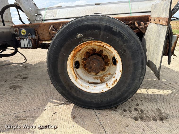 image for item FK4171 2006 International 7400 truck cab and chassis