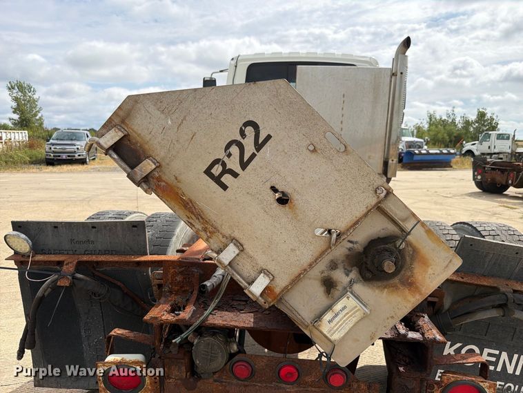 image for item FK4171 2006 International 7400 truck cab and chassis