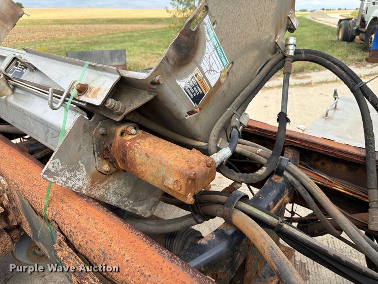 image for item FK4171 2006 International 7400 truck cab and chassis