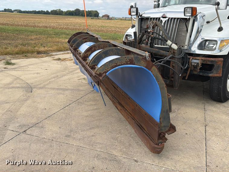 image for item FK4171 2006 International 7400 truck cab and chassis