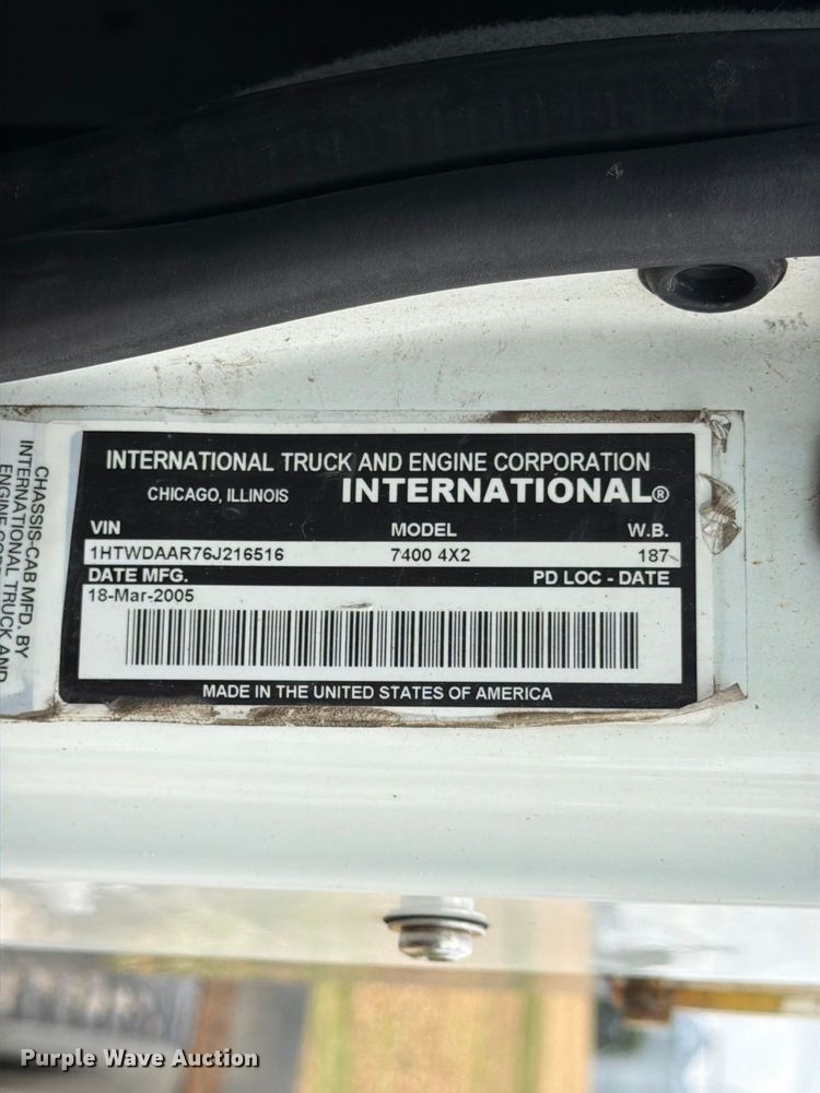 image for item FK4171 2006 International 7400 truck cab and chassis