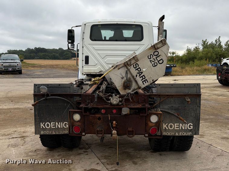 image for item FK4172 2013 International 7400 truck cab and chassis