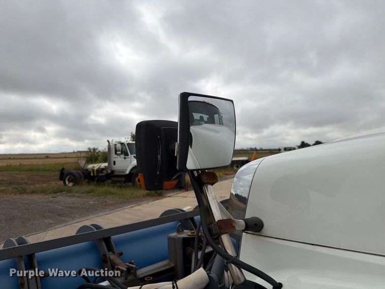 image for item FK4172 2013 International 7400 truck cab and chassis