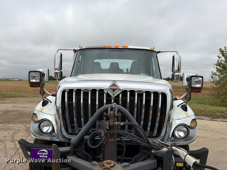 image for item FK4172 2013 International 7400 truck cab and chassis