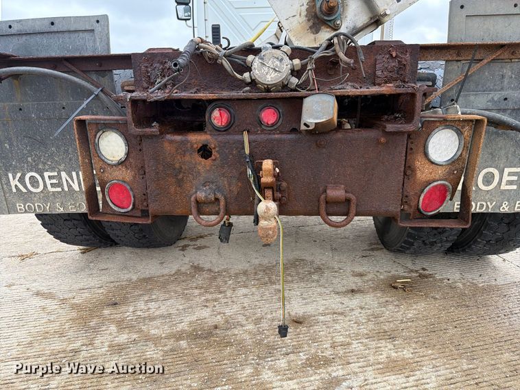image for item FK4172 2013 International 7400 truck cab and chassis
