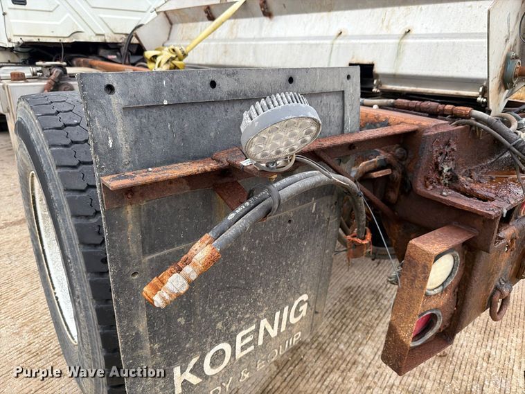 image for item FK4172 2013 International 7400 truck cab and chassis
