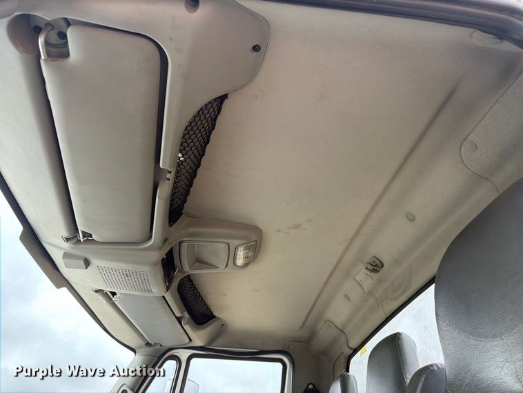 image for item FK4172 2013 International 7400 truck cab and chassis