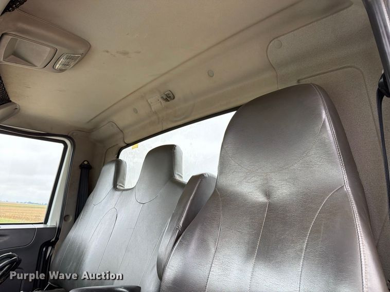 image for item FK4172 2013 International 7400 truck cab and chassis