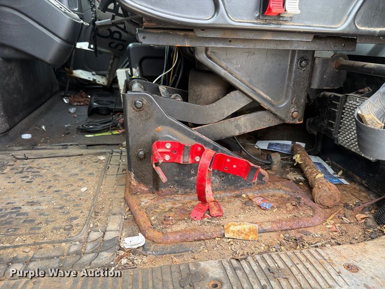 image for item FK4172 2013 International 7400 truck cab and chassis