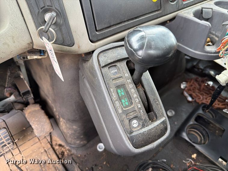image for item FK4172 2013 International 7400 truck cab and chassis