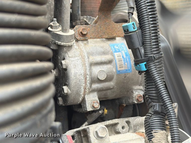 image for item FK4172 2013 International 7400 truck cab and chassis