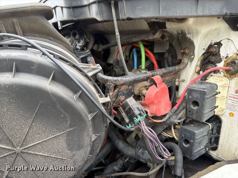 image for item FK4172 2013 International 7400 truck cab and chassis