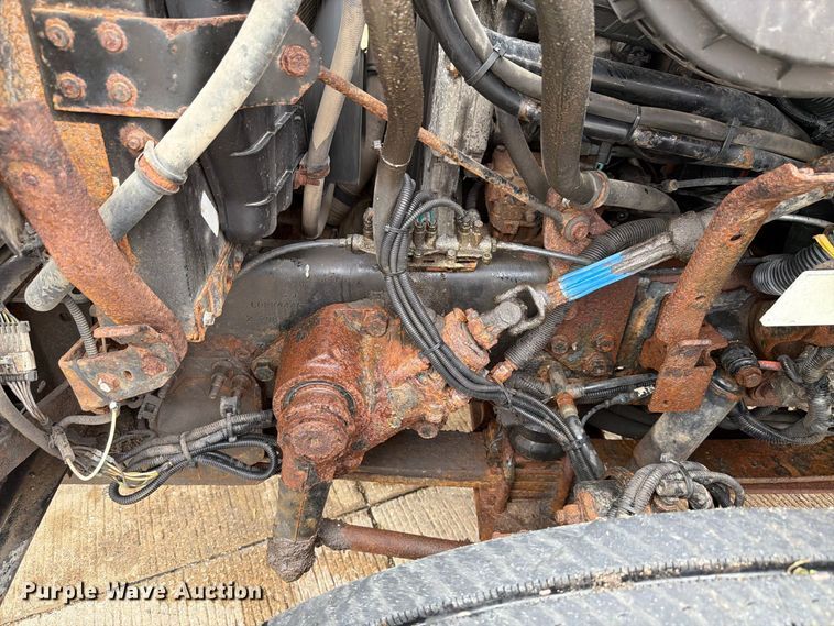 image for item FK4172 2013 International 7400 truck cab and chassis