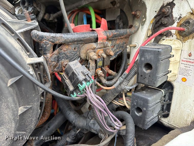 image for item FK4172 2013 International 7400 truck cab and chassis