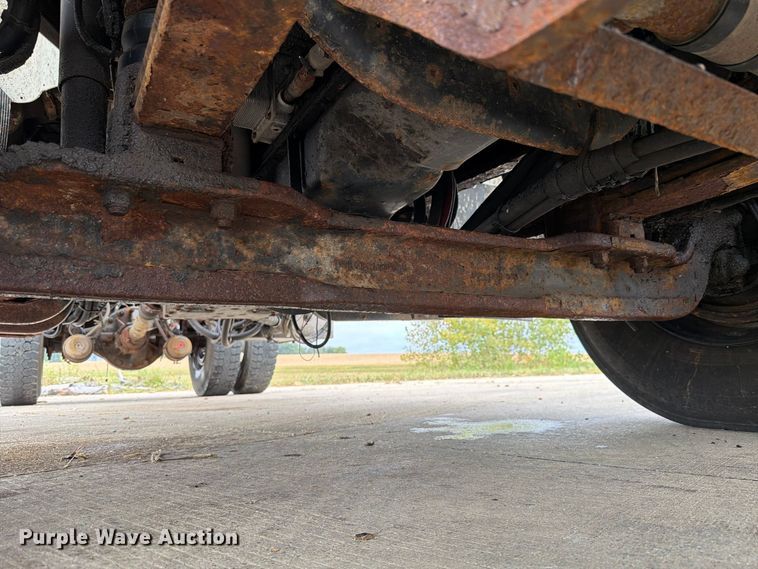 image for item FK4172 2013 International 7400 truck cab and chassis
