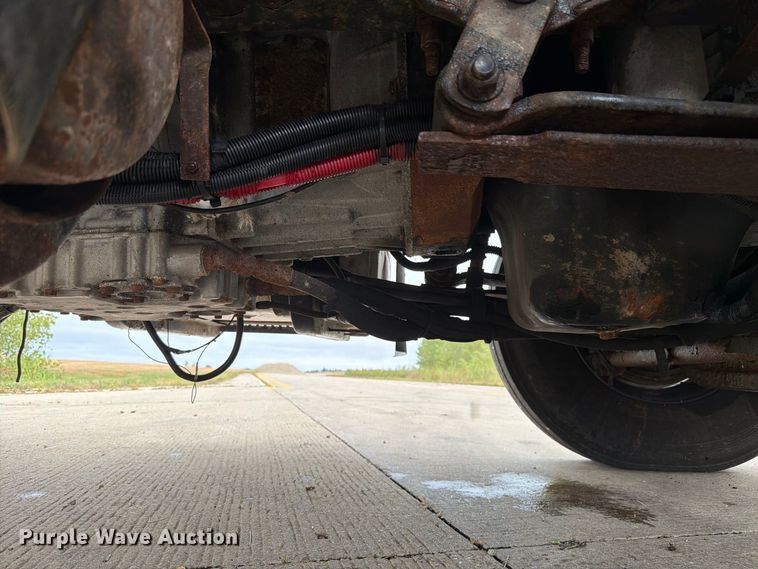 image for item FK4172 2013 International 7400 truck cab and chassis