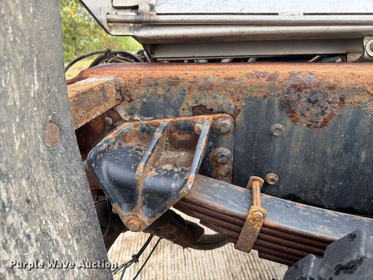 image for item FK4172 2013 International 7400 truck cab and chassis