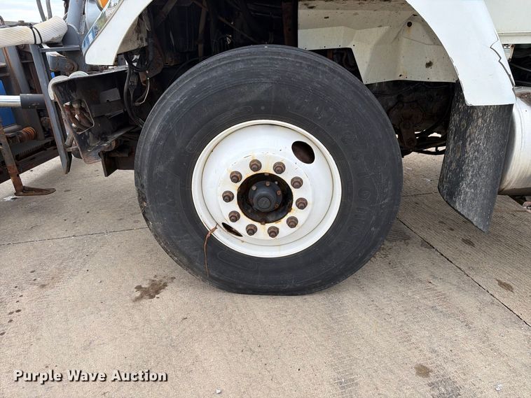 image for item FK4172 2013 International 7400 truck cab and chassis