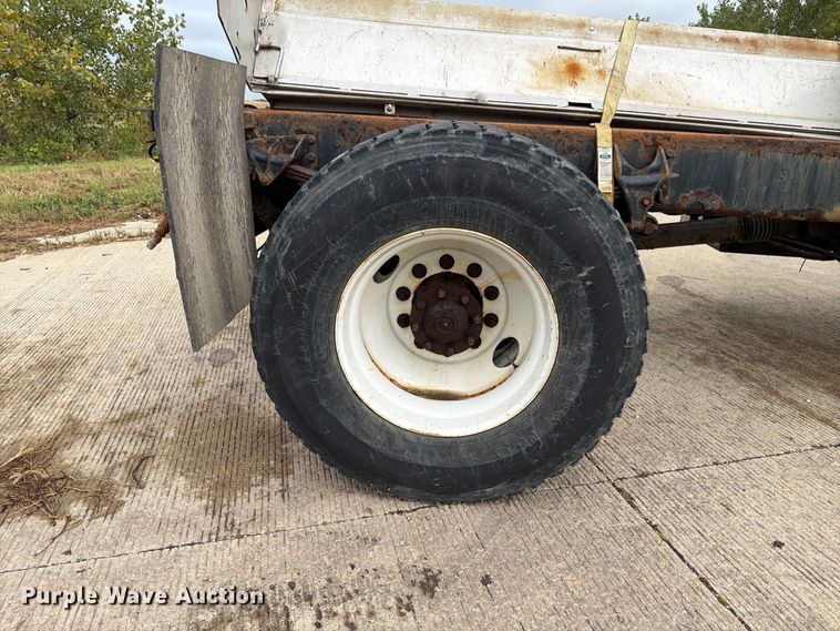 image for item FK4172 2013 International 7400 truck cab and chassis