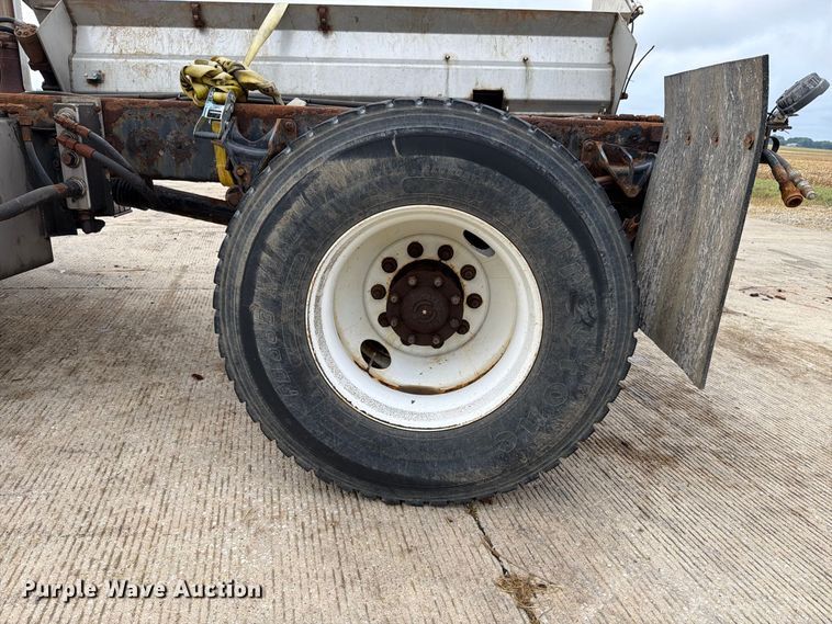 image for item FK4172 2013 International 7400 truck cab and chassis