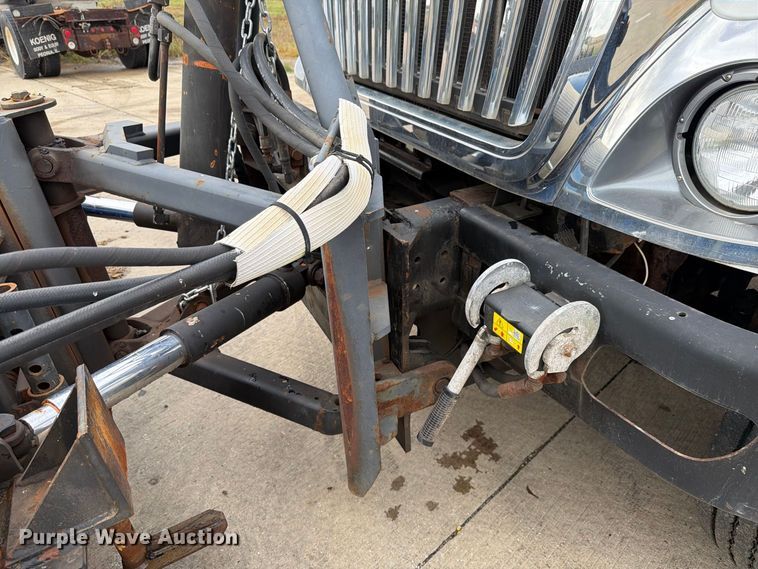 image for item FK4172 2013 International 7400 truck cab and chassis