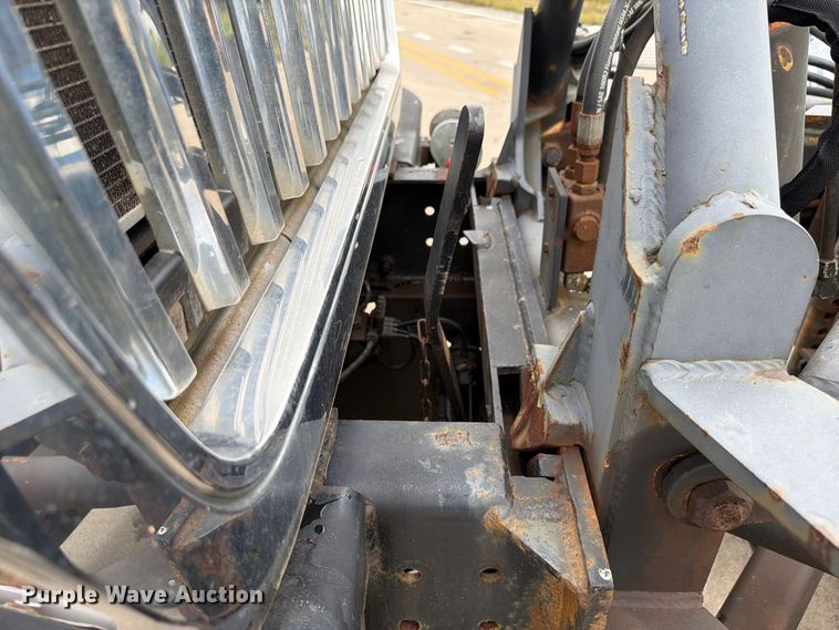 image for item FK4172 2013 International 7400 truck cab and chassis