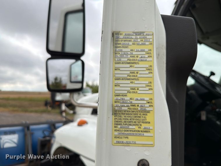 image for item FK4172 2013 International 7400 truck cab and chassis