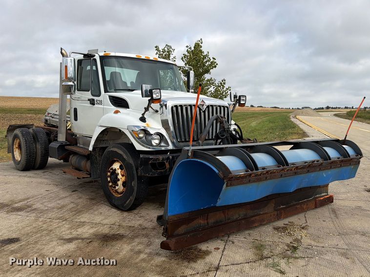 image for item FK4173 2014 International 7400 truck cab and chassis