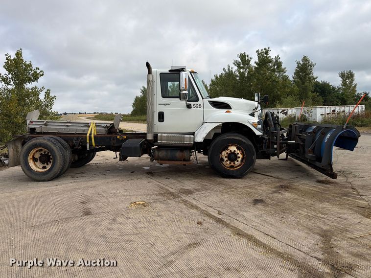 image for item FK4173 2014 International 7400 truck cab and chassis