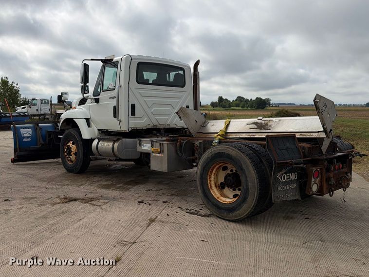 image for item FK4173 2014 International 7400 truck cab and chassis