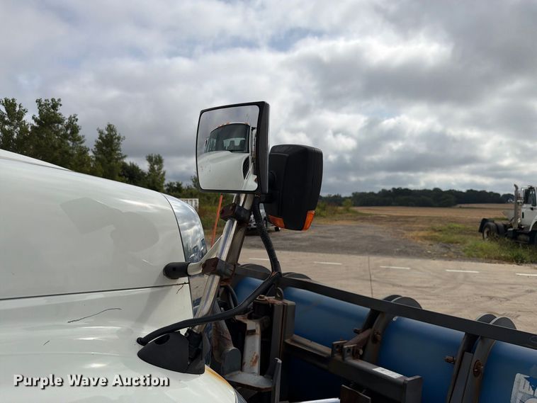 image for item FK4173 2014 International 7400 truck cab and chassis