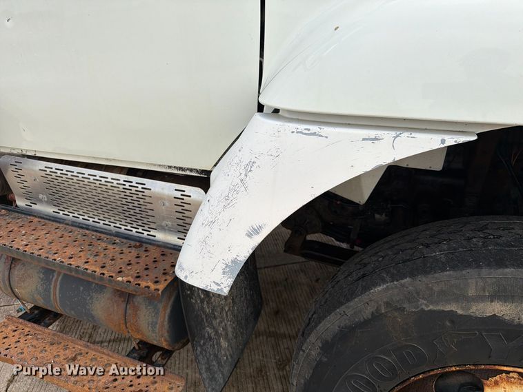 image for item FK4173 2014 International 7400 truck cab and chassis
