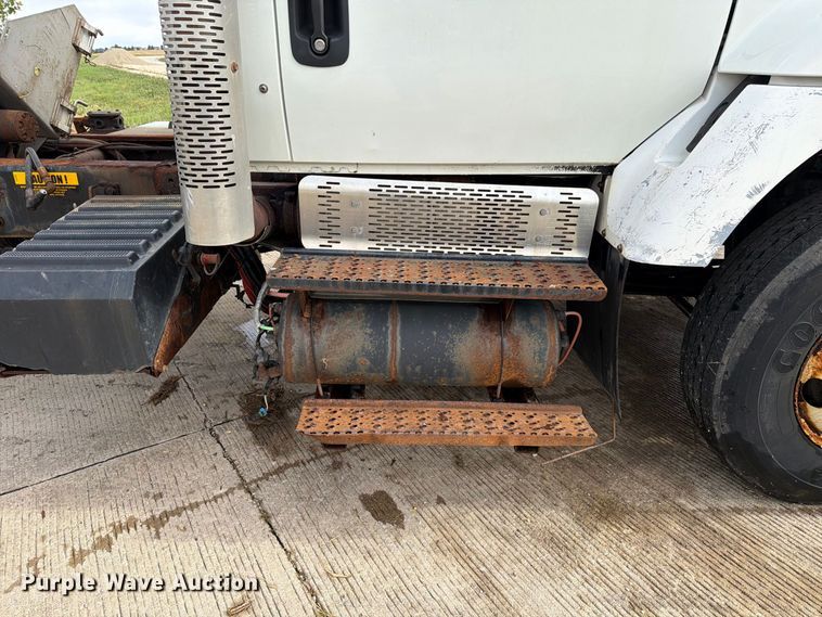 image for item FK4173 2014 International 7400 truck cab and chassis