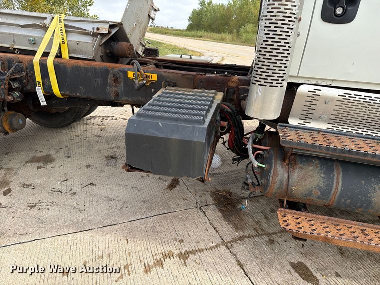 image for item FK4173 2014 International 7400 truck cab and chassis
