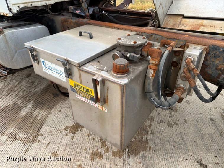 image for item FK4173 2014 International 7400 truck cab and chassis
