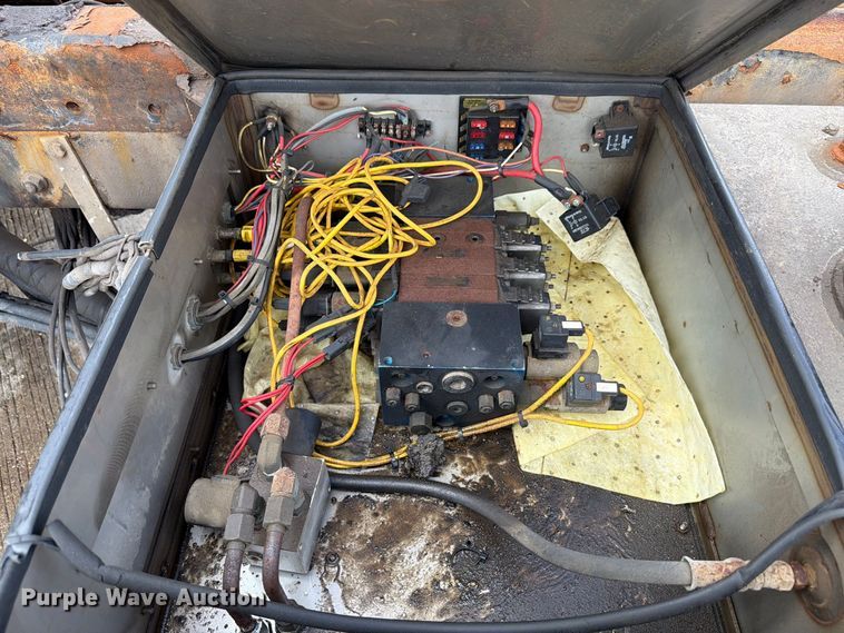 image for item FK4173 2014 International 7400 truck cab and chassis