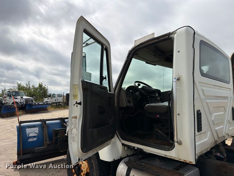 image for item FK4173 2014 International 7400 truck cab and chassis