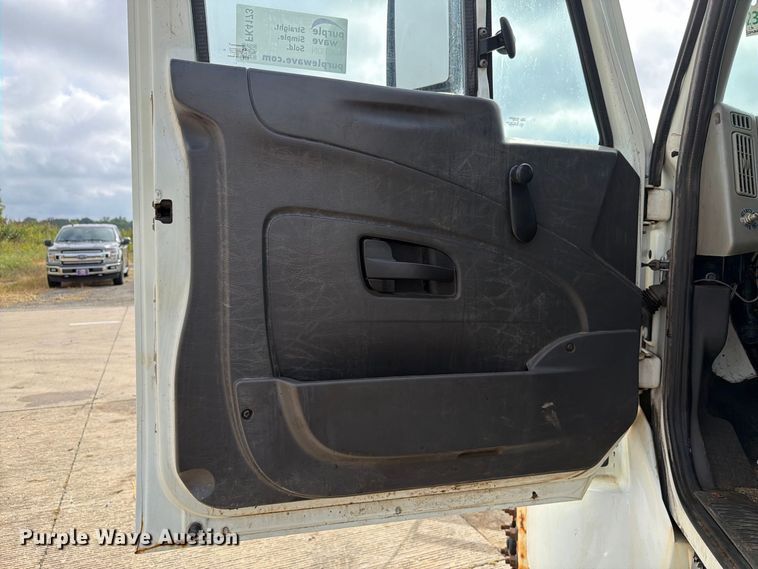 image for item FK4173 2014 International 7400 truck cab and chassis