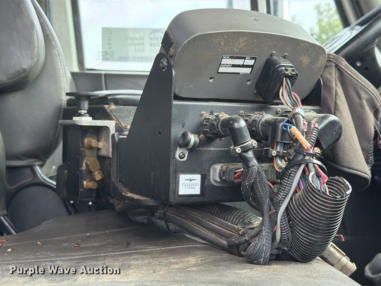 image for item FK4173 2014 International 7400 truck cab and chassis