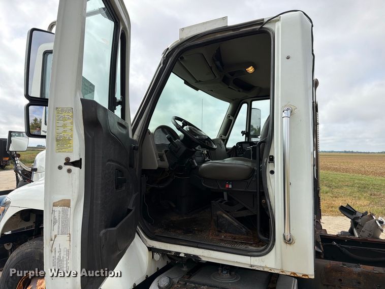 image for item FK4173 2014 International 7400 truck cab and chassis
