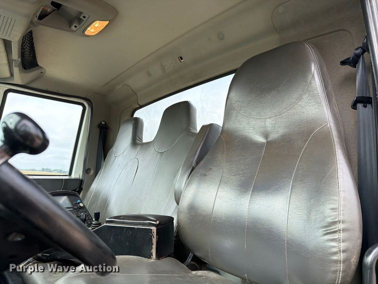 image for item FK4173 2014 International 7400 truck cab and chassis
