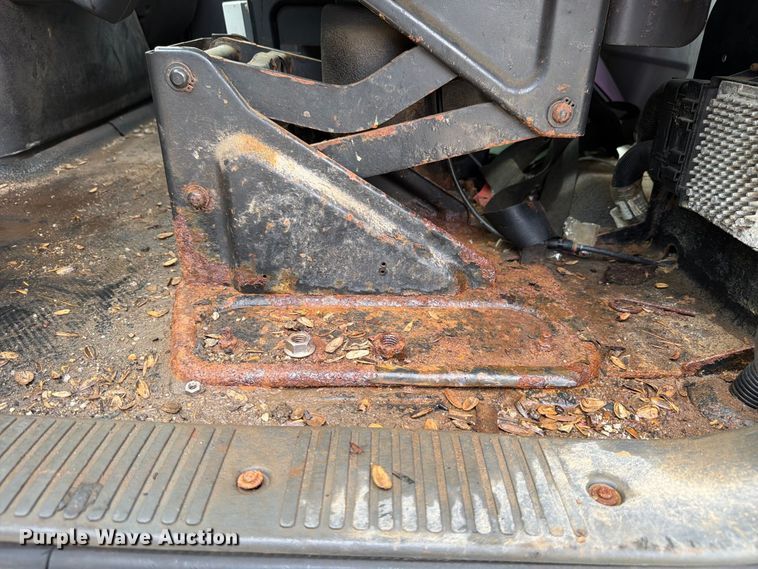 image for item FK4173 2014 International 7400 truck cab and chassis