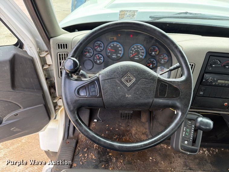 image for item FK4173 2014 International 7400 truck cab and chassis