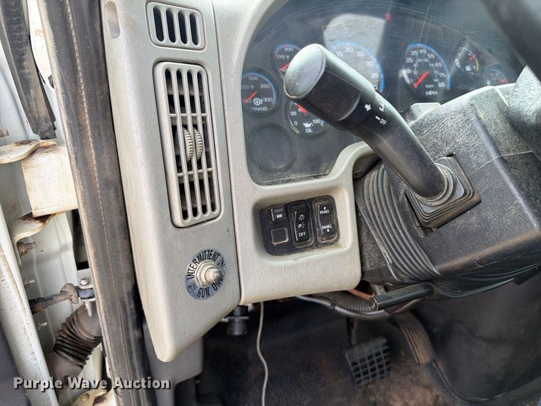 image for item FK4173 2014 International 7400 truck cab and chassis