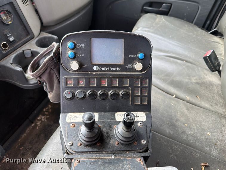 image for item FK4173 2014 International 7400 truck cab and chassis