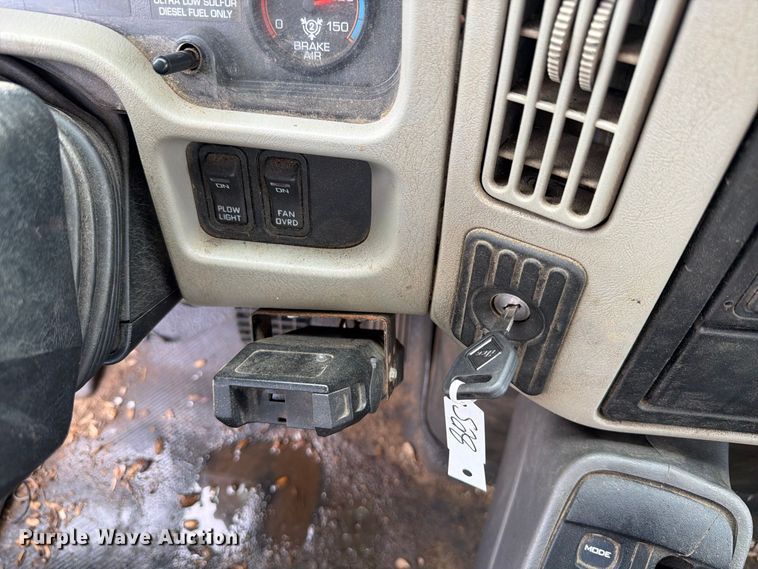 image for item FK4173 2014 International 7400 truck cab and chassis
