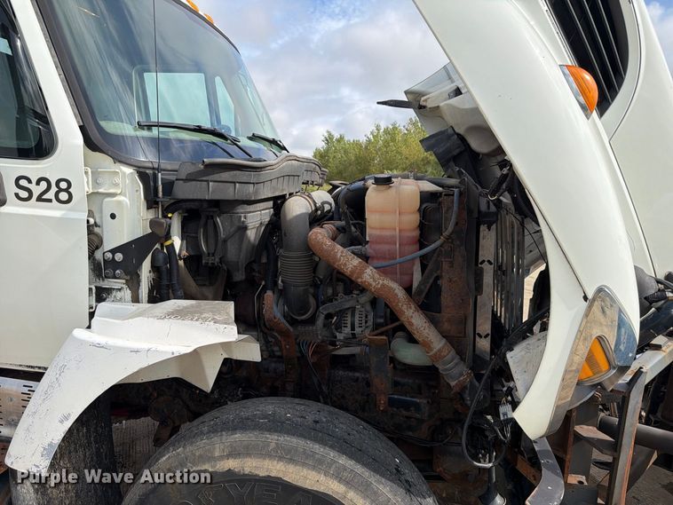 image for item FK4173 2014 International 7400 truck cab and chassis