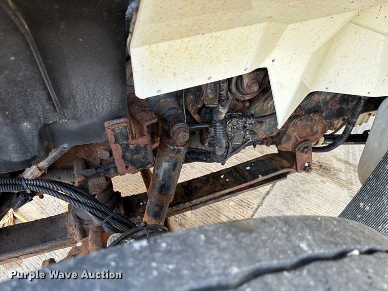 image for item FK4173 2014 International 7400 truck cab and chassis