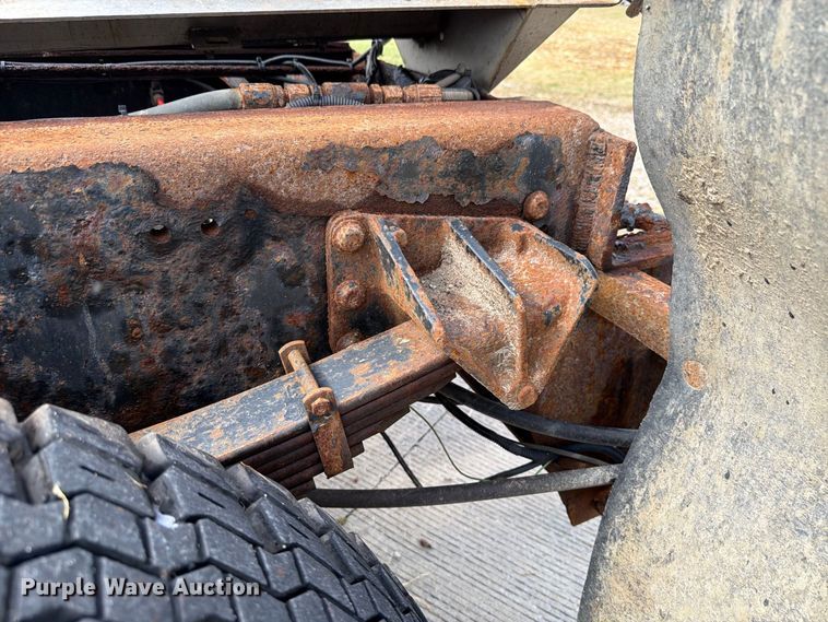 image for item FK4173 2014 International 7400 truck cab and chassis