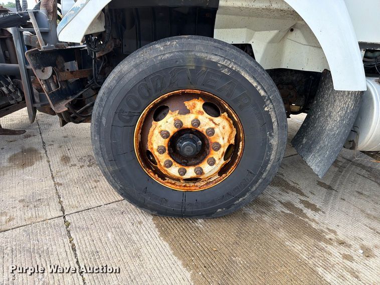 image for item FK4173 2014 International 7400 truck cab and chassis